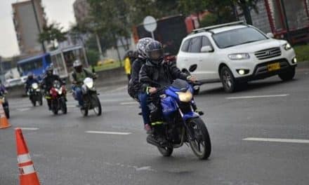 Demandan restricción de parrillero en Bogotá por presunta violación a la libre locomoción