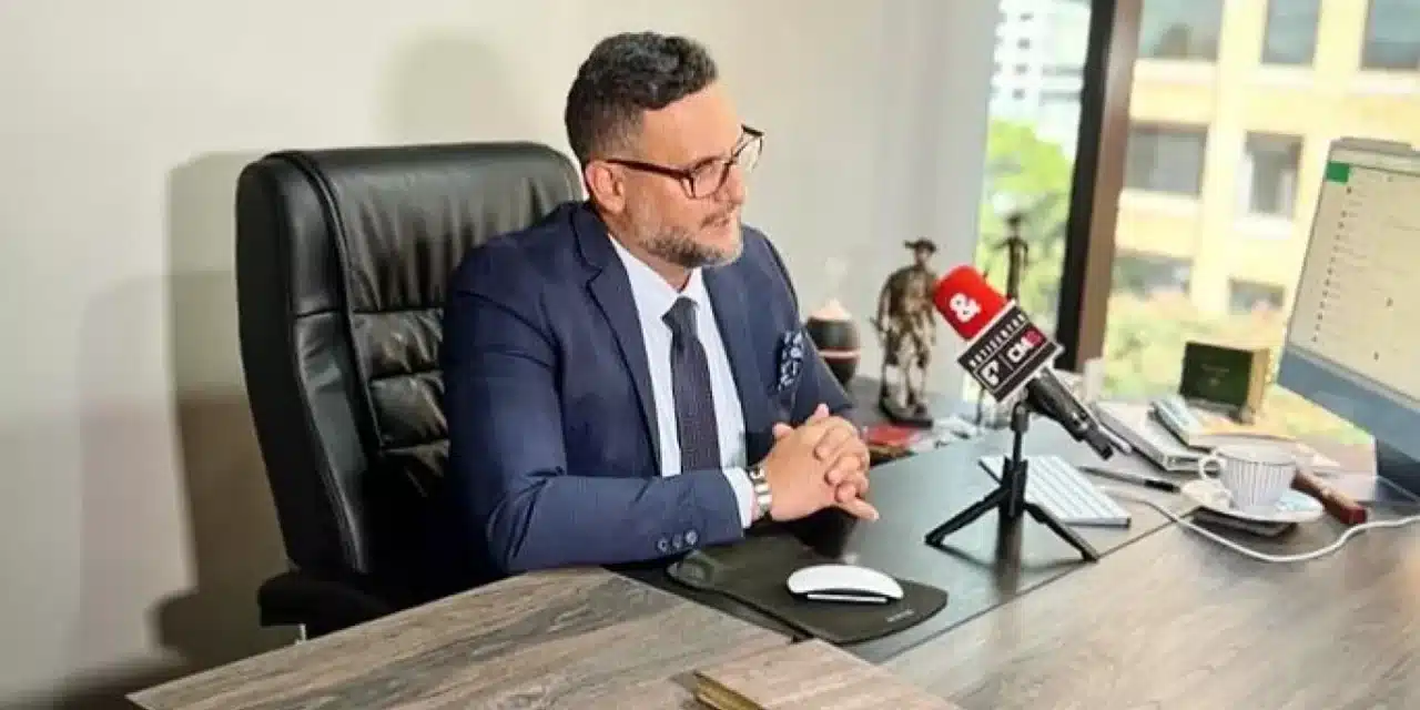 Expareja de Miguel Ángel del Río lo señala de manipular pruebas contra Uribe