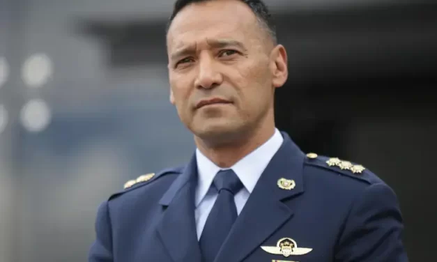 Radican moción de censura contra el ministro de Defensa tras las muertes de menores de edad en medio de bombardeos