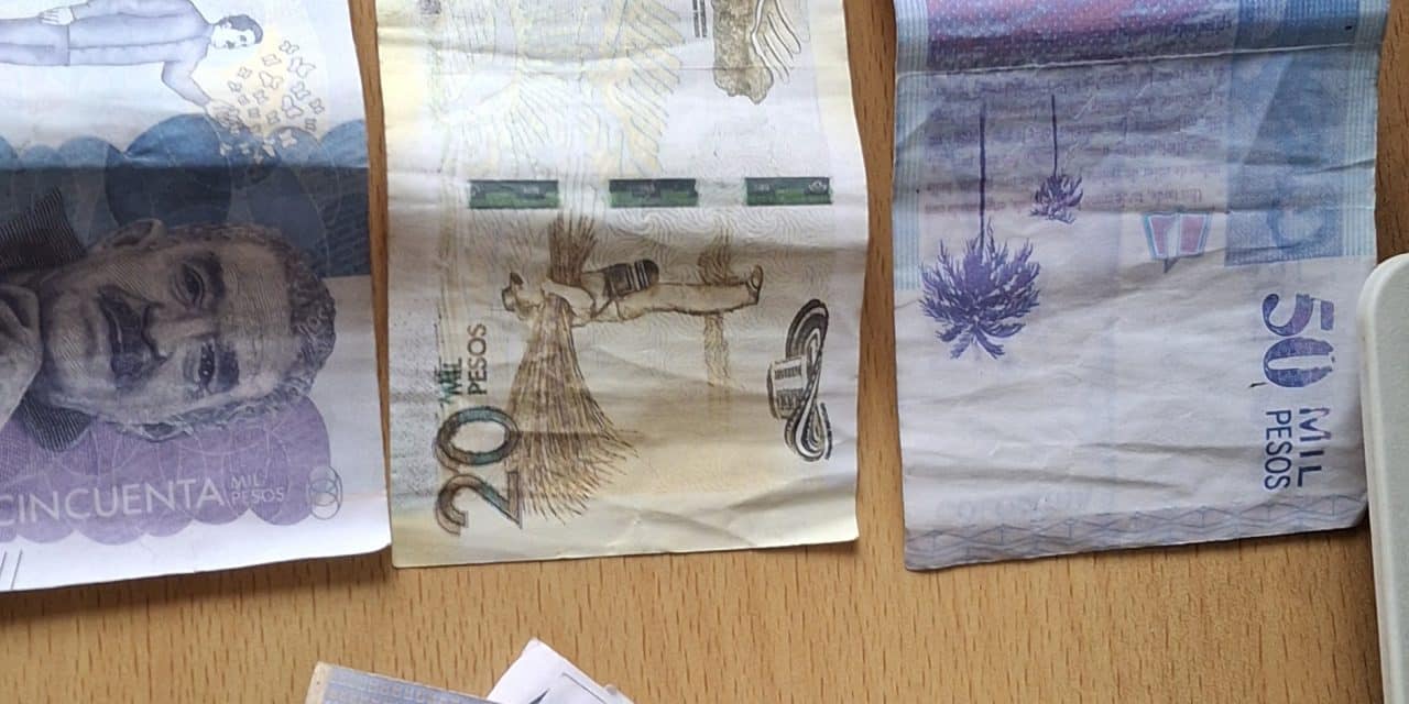 Atención Por Cajeros electrónicos de Bancolombia en el norte de Bogotá estan saliendo billetes falsos .