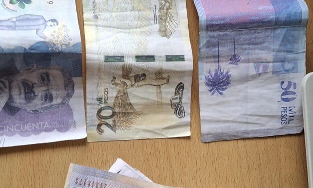 Atención Por Cajeros electrónicos de Bancolombia en el norte de Bogotá estan saliendo billetes falsos .