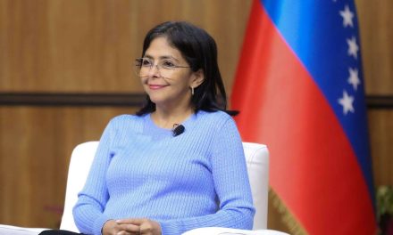 Trump advierte a Delcy Rodríguez de que “si no hace lo correcto” acabará peor que Maduro