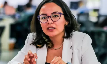 Jennifer Pedraza desmiente  al Presidente Petro afirma que NO Existe subsidio a la gasolina, la deuda del “fondo de estabilización” es una autodeuda del gobierno, es un déficit que mismo gobierno se debe así mismo.