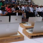 El gobierno haciendo politica? denuncian en varios municipios que a 9 dias de las elecciones del congreso están regalando computadores a niños y niñas