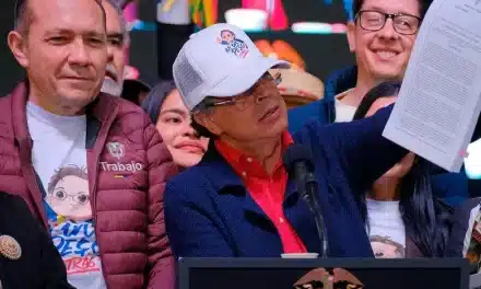 Petro firma decreto transitorio y mantiene el mínimo en $2 millones: esta es su justificación técnica