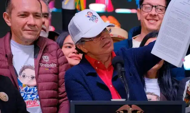 Petro firma decreto transitorio y mantiene el mínimo en $2 millones: esta es su justificación técnica