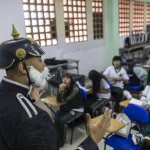 El profe paisa que se disfraza de faraón, soldado romano y káiser alemán para dar sus clases de historia en Medellín