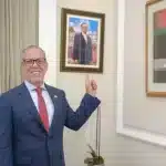 Procuraduría suspende al embajador Alfredo Saade por presunta participación en política