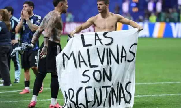 Reino Unido pide a la FIFA que investigue a Argentina por pancarta sobre Malvinas en el Mundial»